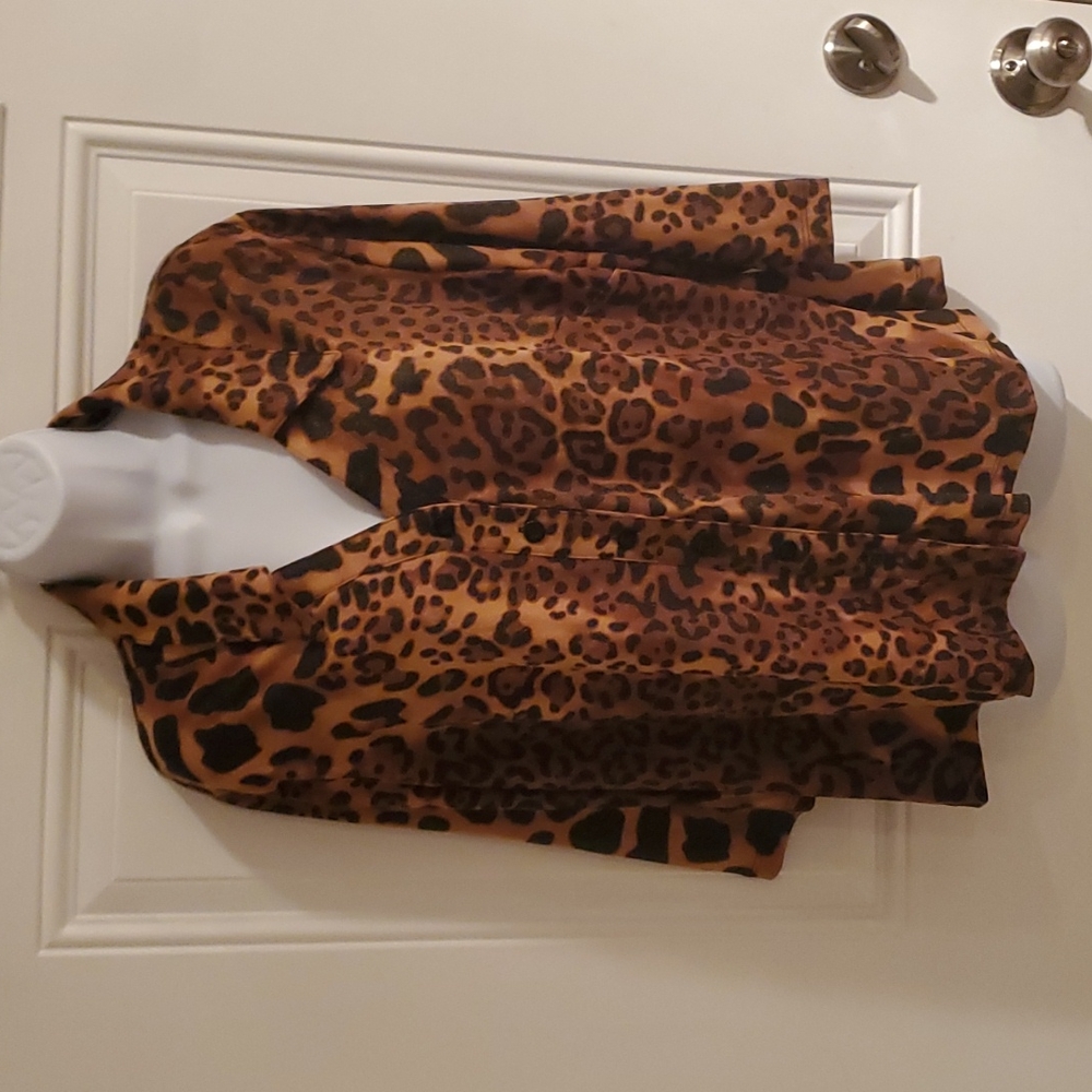 City Fusion Leopard Print Button Down Plus Size Top Size 1X
